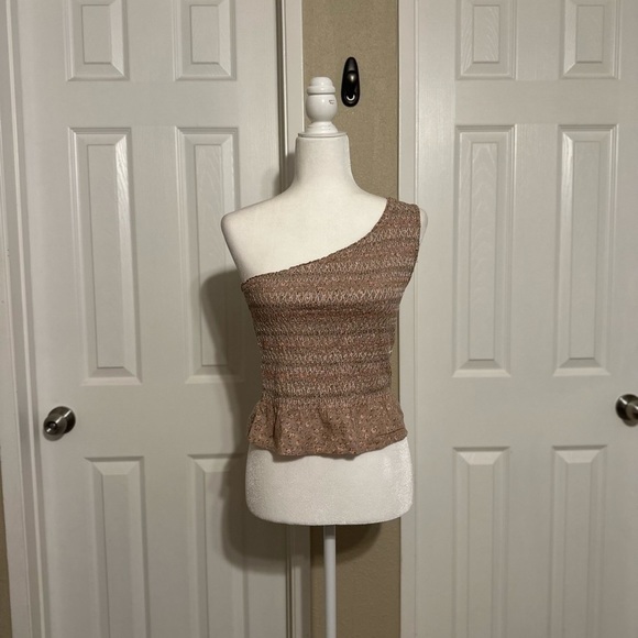 American Eagle One Shoulder Sleeve Floral Elastic Top Size: Small - Picture 3 of 5